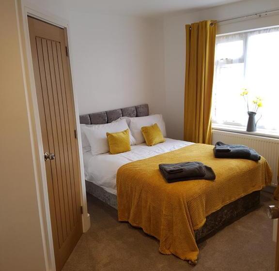 غرفة ديلوكس, Rosie Flanagan's