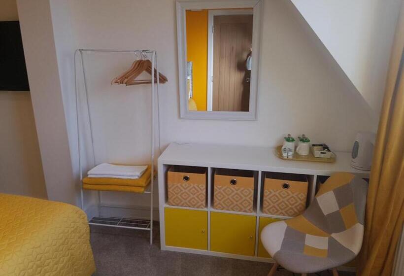 디럭스 룸, Rosie Flanagan's