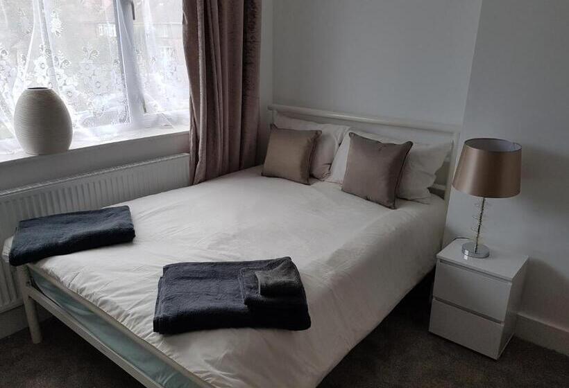 Семейный Номер Deluxe, Rosie Flanagan's