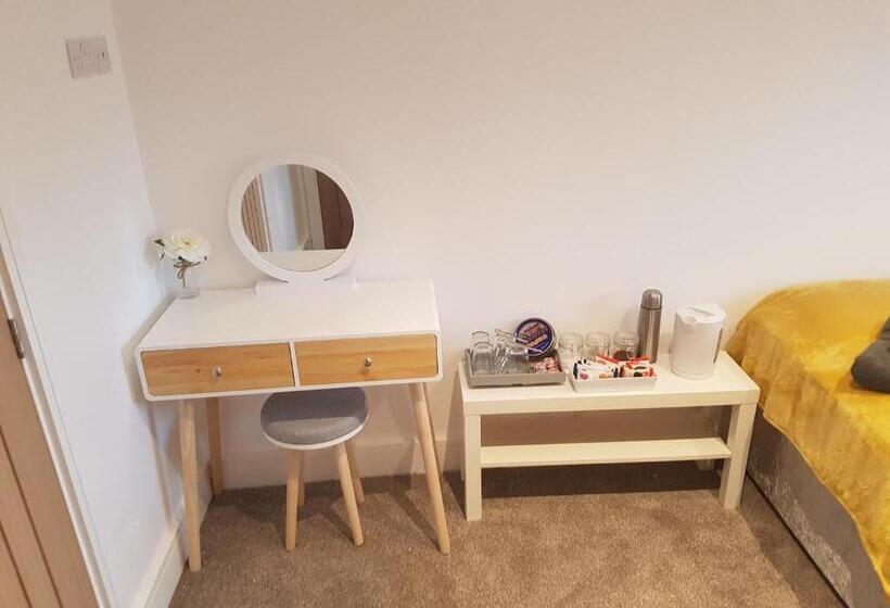 Номер Deluxe, Rosie Flanagan's