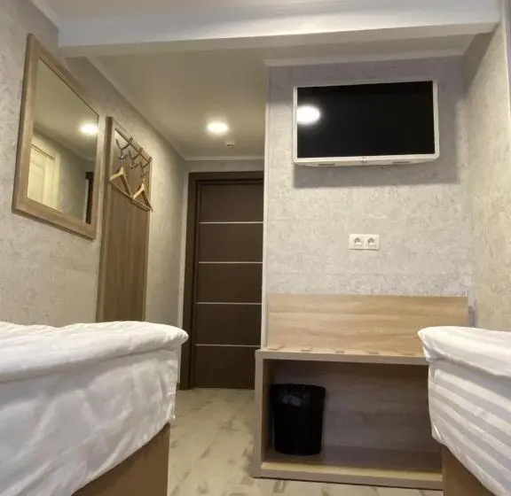 اتاق استاندارد با چشم‌انداز باغ, Coffee Room