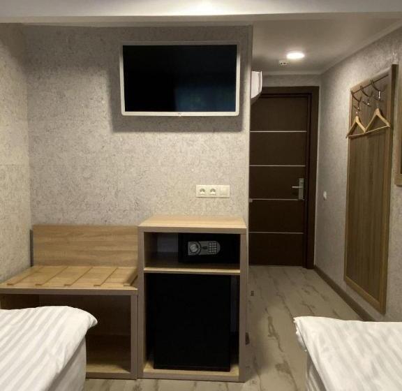 اتاق استاندارد با چشمانداز باغ, Coffee Room