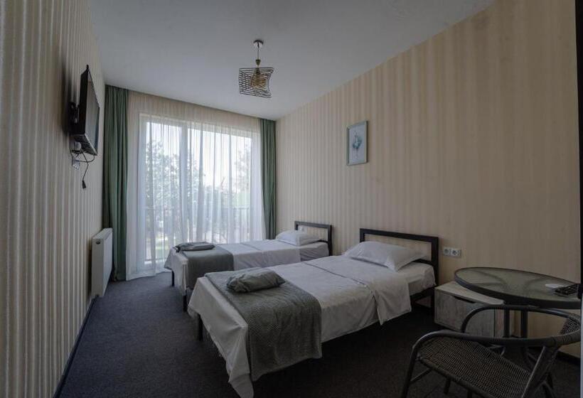 اتاق استاندارد, All Seasons