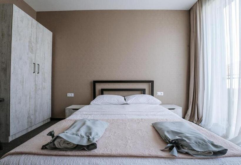 اتاق استاندارد, All Seasons