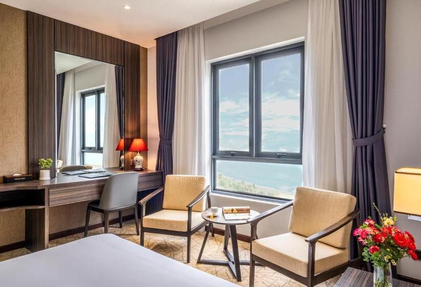 اتاق لوکس با چشمانداز دریا, The Cap