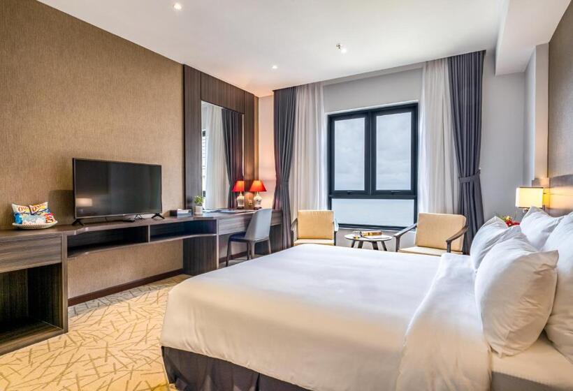 اتاق لوکس با چشمانداز دریا, The Cap