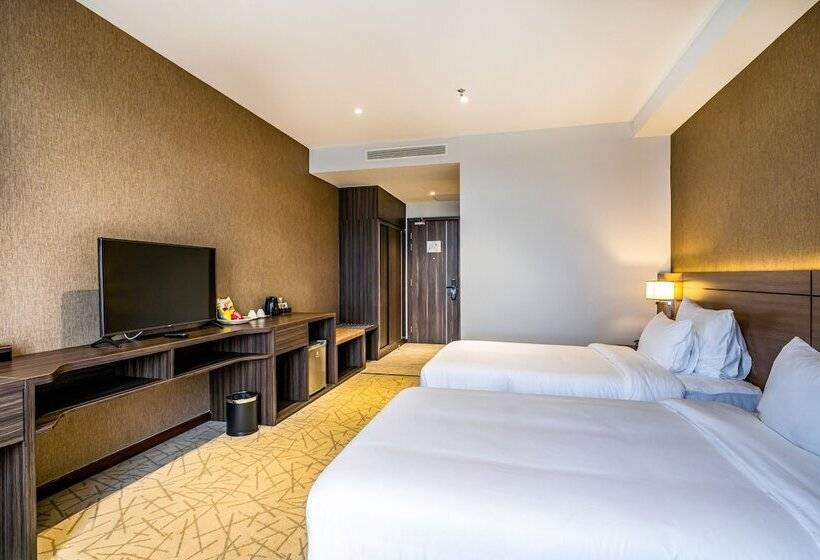 اتاق لوکس با چشمانداز دریا, The Cap