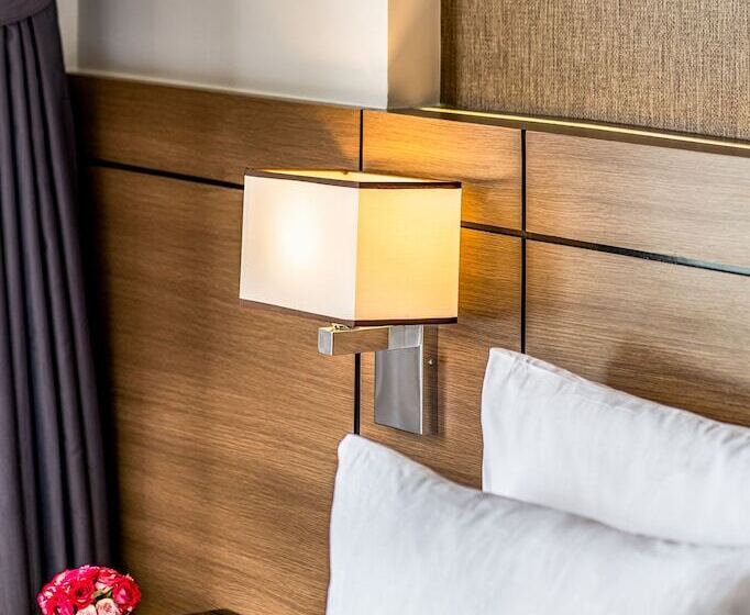 اتاق لوکس با چشمانداز دریا, The Cap