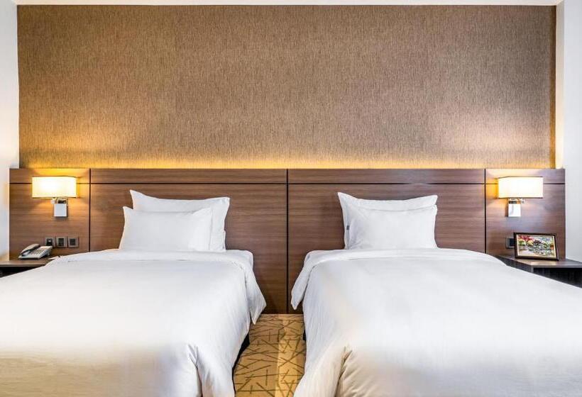 اتاق لوکس با چشمانداز دریا, The Cap