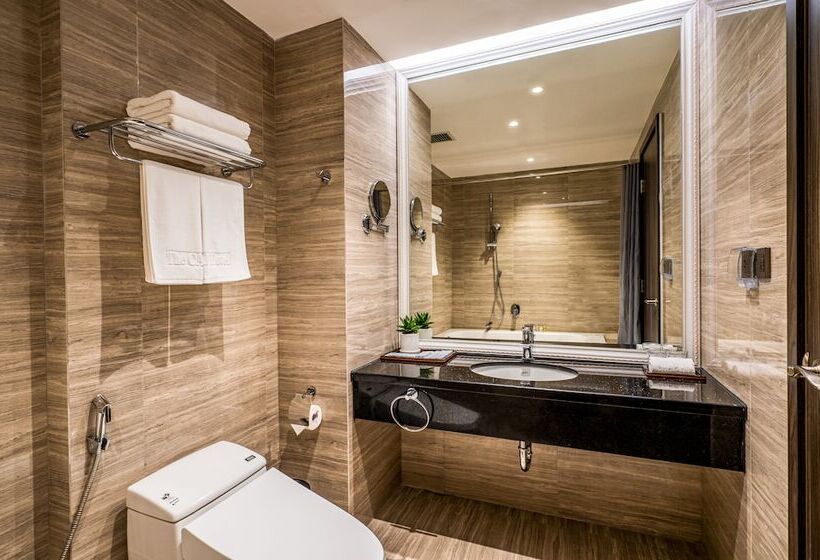 اتاق لوکس با چشمانداز دریا, The Cap