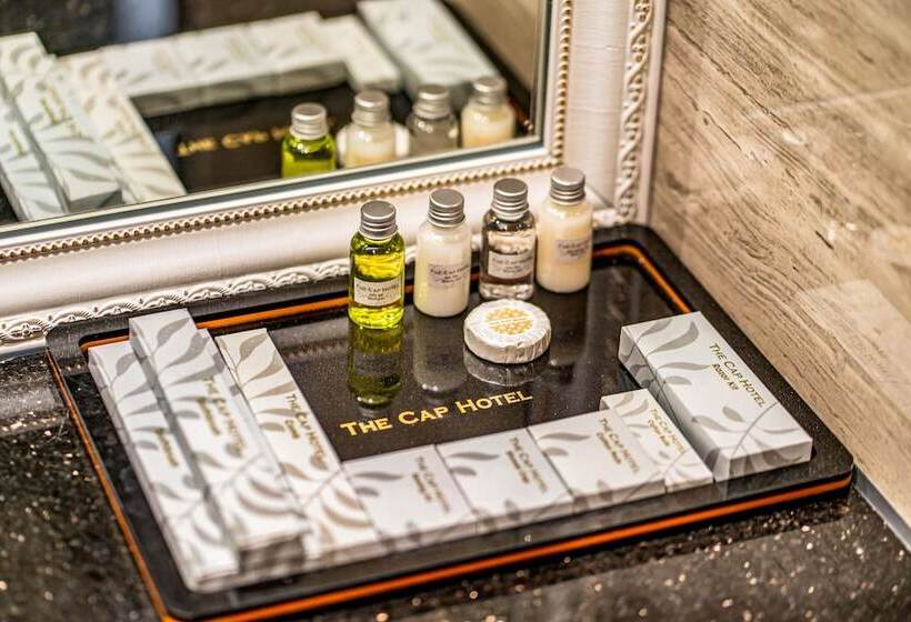 اتاق لوکس با چشمانداز دریا, The Cap