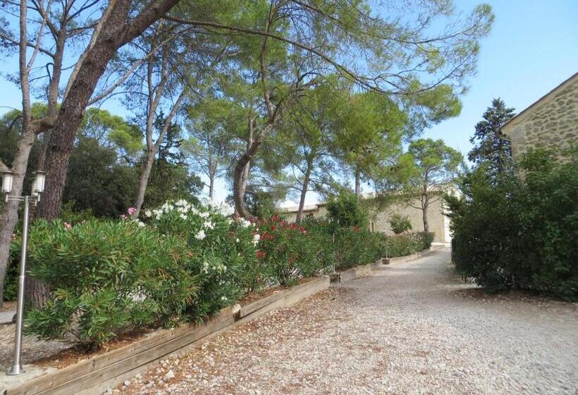 إستديو عائلى, Les Studios Hôtel De Sommières