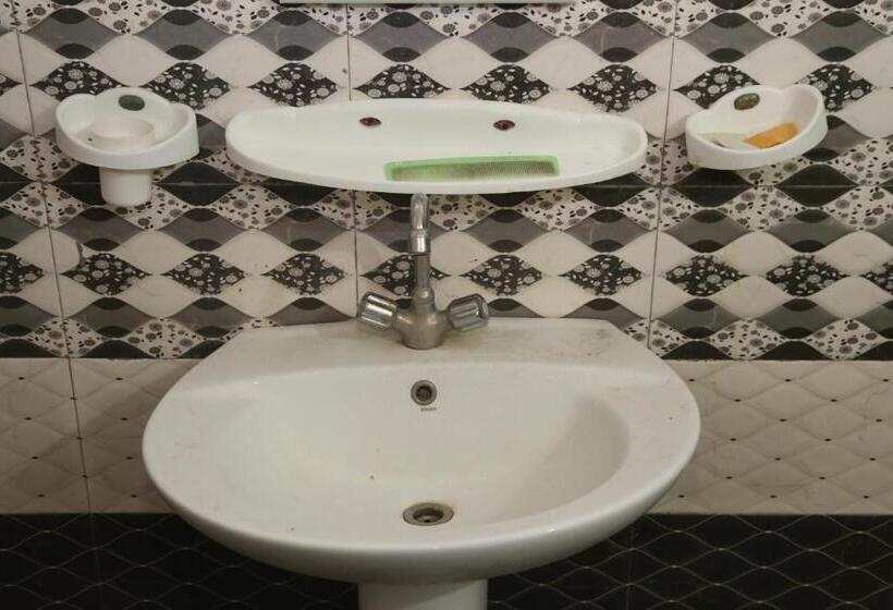 اتاق لوکس با تخت بزرگ, Sareena Residence