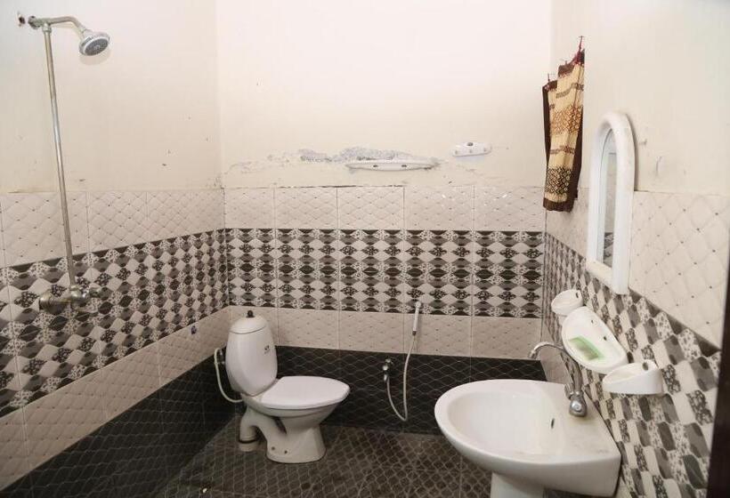 اتاق لوکس با تخت بزرگ, Sareena Residence