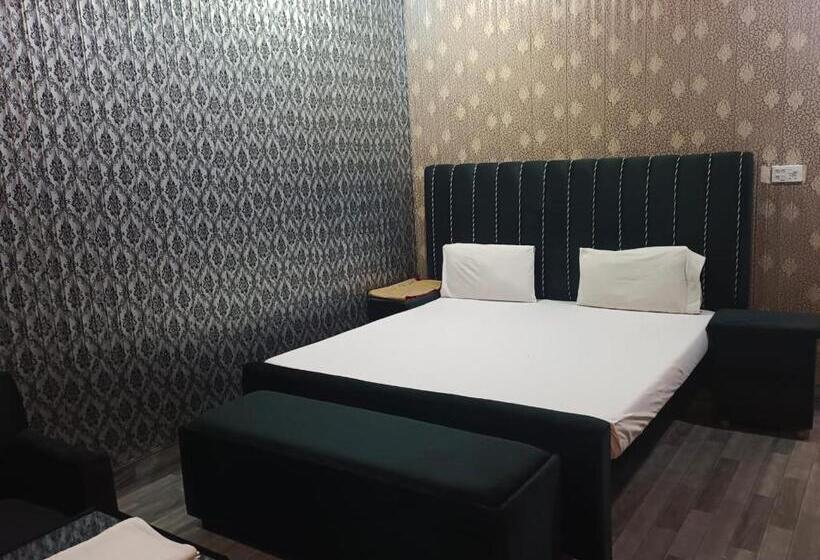 اتاق لوکس با تخت بزرگ, Sareena Residence