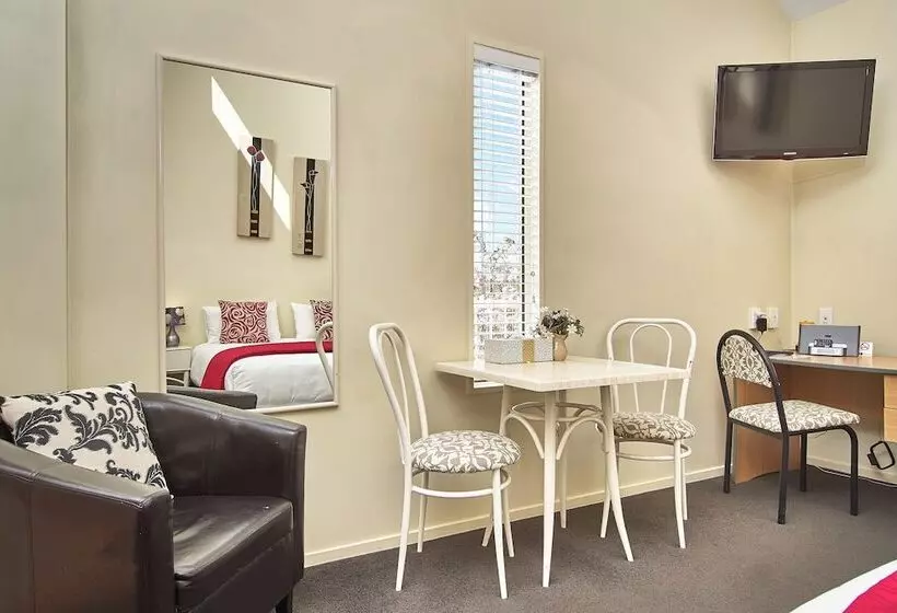 Deluxe-studio, Apollo Motel