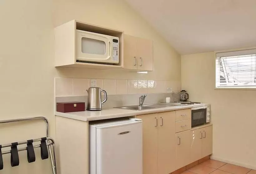 Deluxe-studio, Apollo Motel