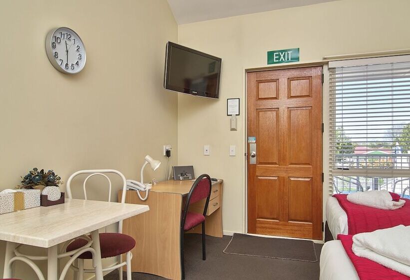 استودیوی لوکس, Apollo Motel