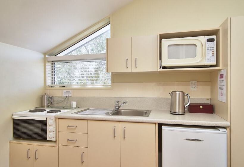 سوییت, Apollo Motel