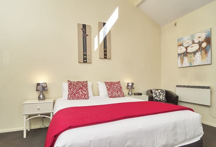 سوییت, Apollo Motel