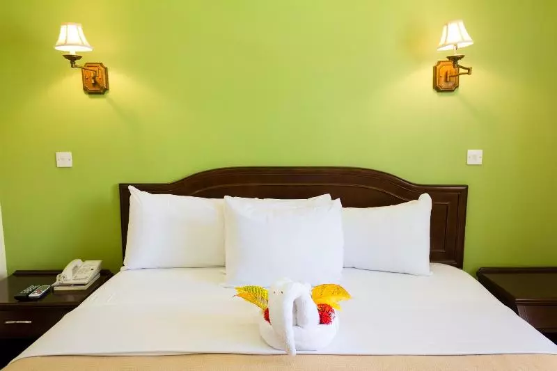 اتاق سوپریور با تخت بزرگ, Bay Gardens