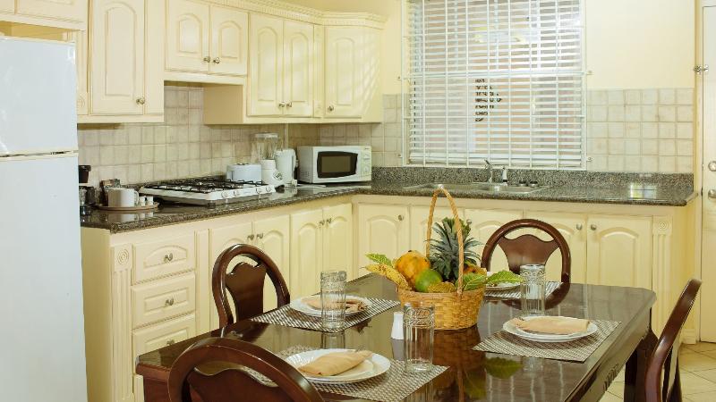 سوییت, Bay Gardens