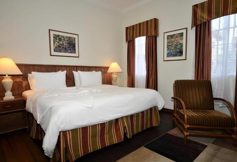 اتاق لوکس با تخت بزرگ, Cara Lodge