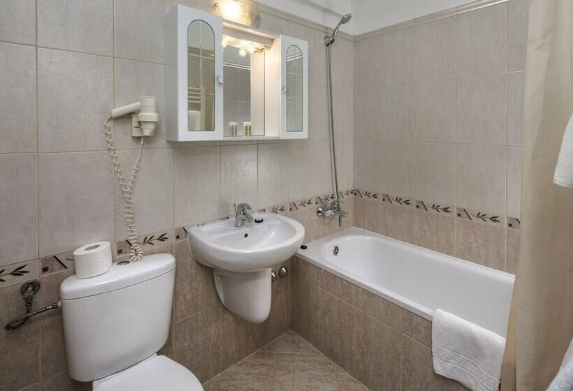 סטודיו דלוקס, Charles