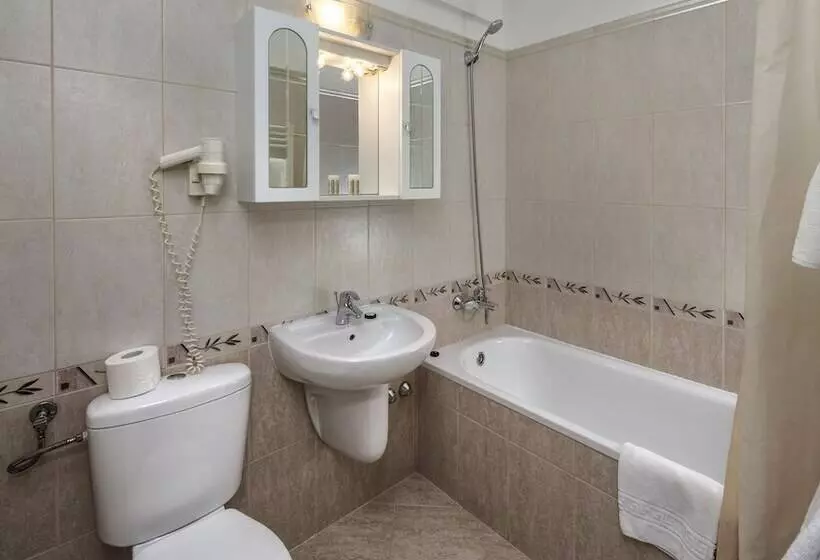 Deluxe Studio, Charles