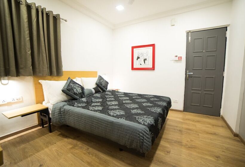 Номер Deluxe, Highway Residency