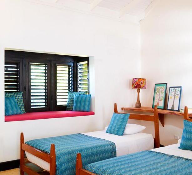 خانه 3 خوابه, Jakes