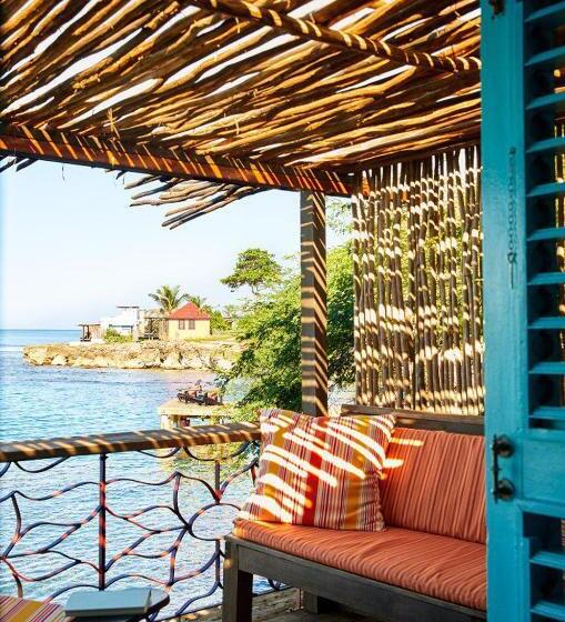 بانگلوی لوکس, Jakes