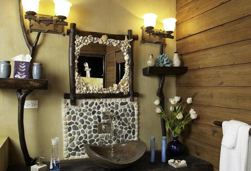 ویلای 4 خوابه, Jakes