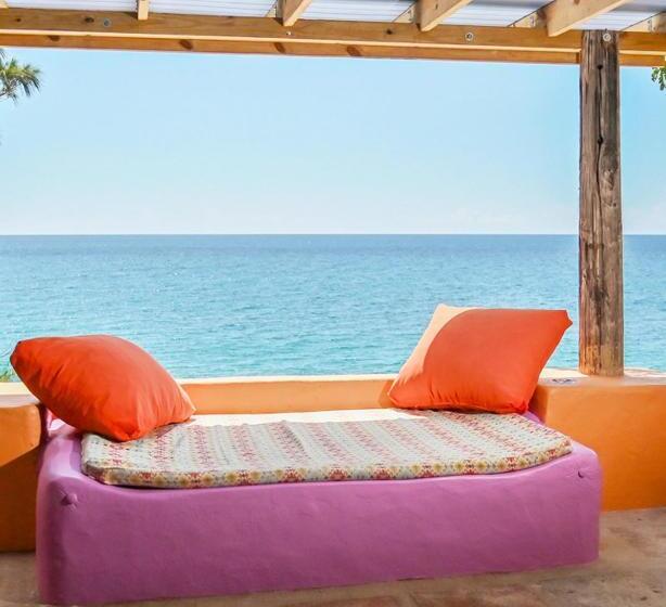 استودیوی استاندارد با چشم‌انداز دریا, Jakes