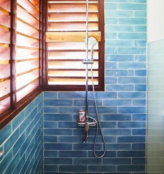 خانه 2 خوابه, Jakes