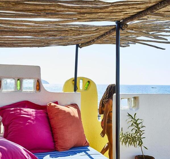 بانگلوی استاندارد با چشم‌انداز دریا, Jakes