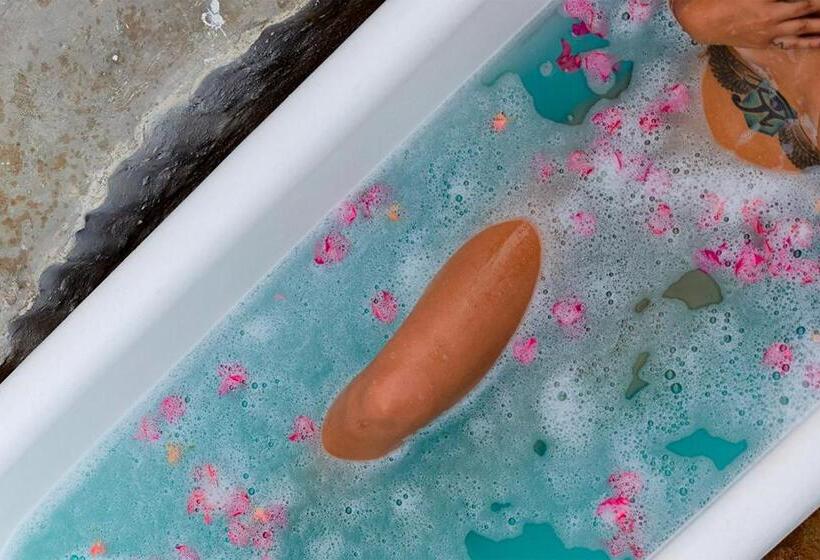 بانگلوی استاندارد با چشم‌انداز دریا, Jakes