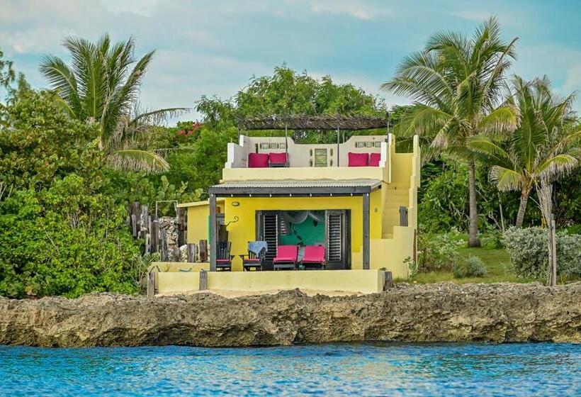 بانگلوی استاندارد با چشم‌انداز دریا, Jakes