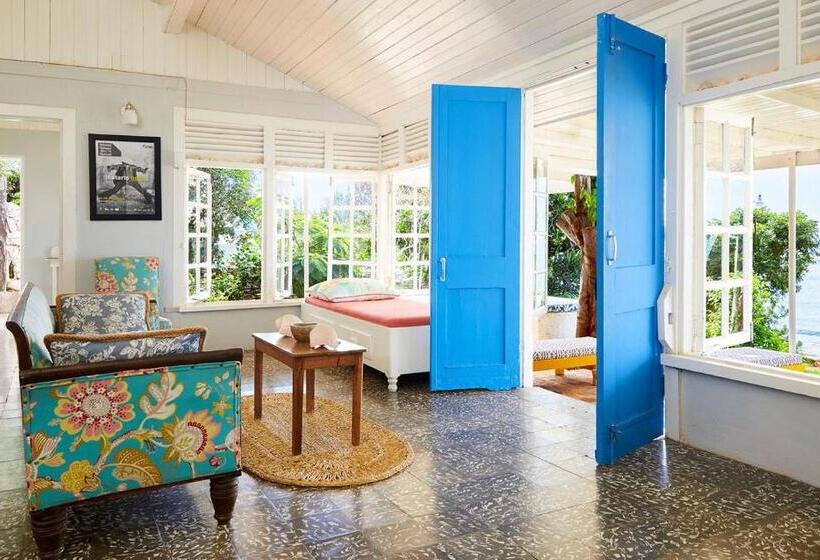 خانه 3 خوابه, Jakes