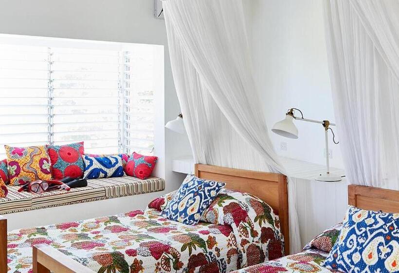 ویلای 3 خوابه, Jakes