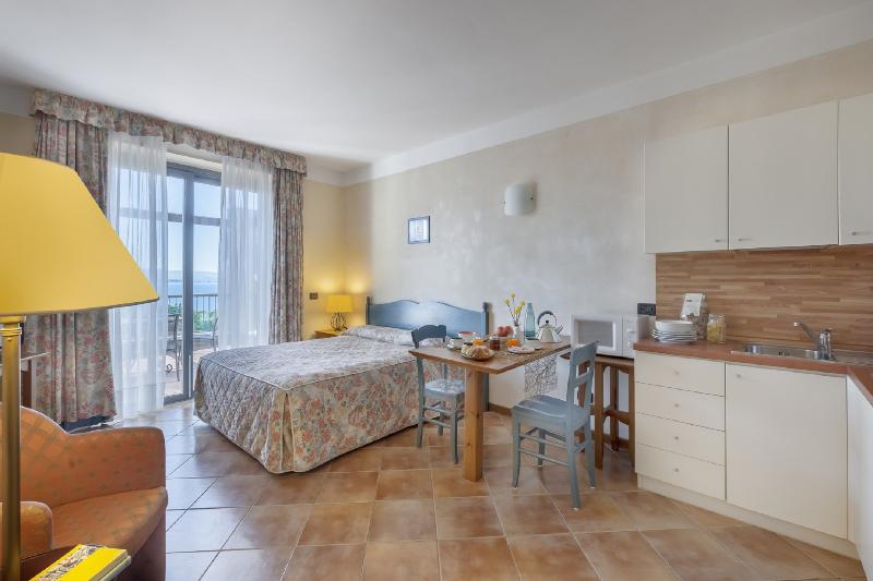 Номер Стандарт, Plaza Kobe