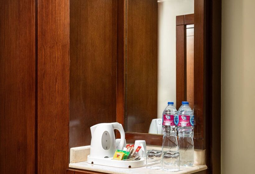اتاق استاندارد با چشم‌انداز استخر, Sultan Gardens Resort