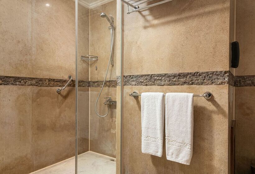 اتاق استاندارد با چشم‌انداز استخر, Sultan Gardens Resort