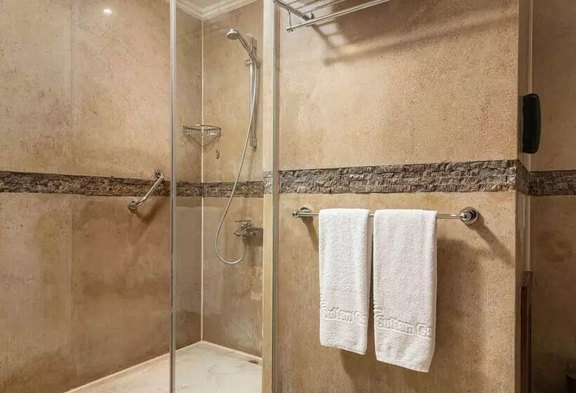 اتاق استاندارد با چشم‌انداز استخر, Sultan Gardens Resort