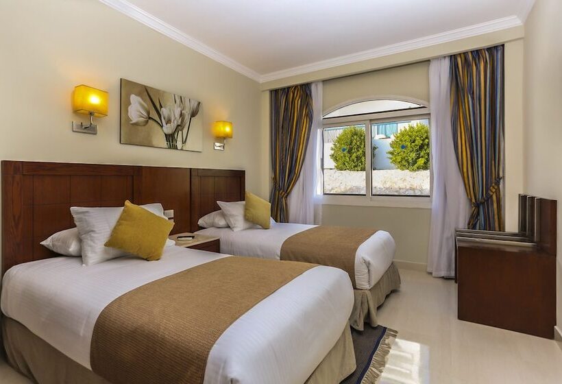 اتاق استاندارد با چشم‌انداز استخر, Sultan Gardens Resort