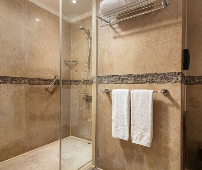 اتاق استاندارد با چشم‌انداز استخر, Sultan Gardens Resort