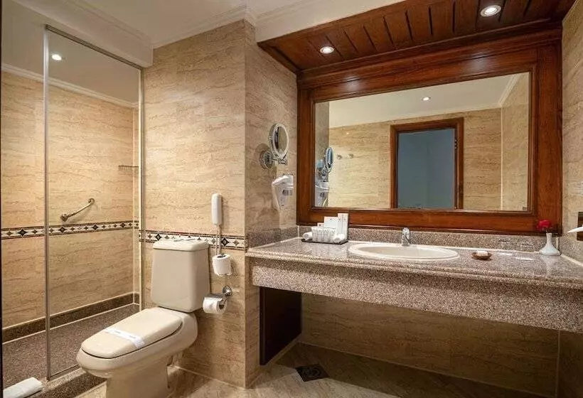 اتاق استاندارد با چشم‌انداز استخر, Sultan Gardens Resort