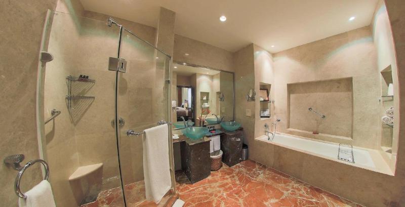 Club Room King Bed, The Lalit Mumbai