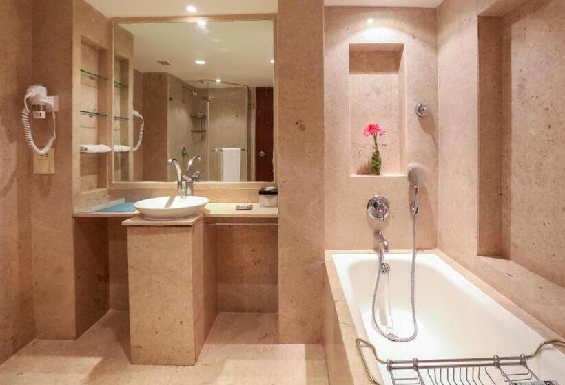 اتاق لوکس با تخت بزرگ, The Lalit Mumbai