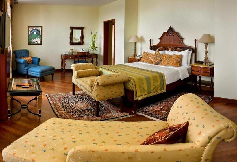 Люкс Deluxe 2 Спальни, The Lalit Mumbai